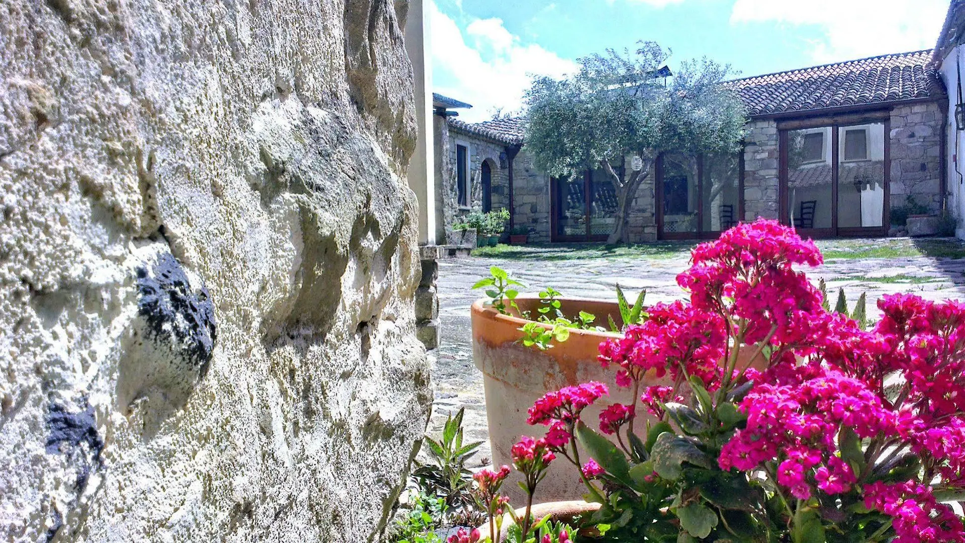 Il Borgo Dell'Arcangelo Barumini